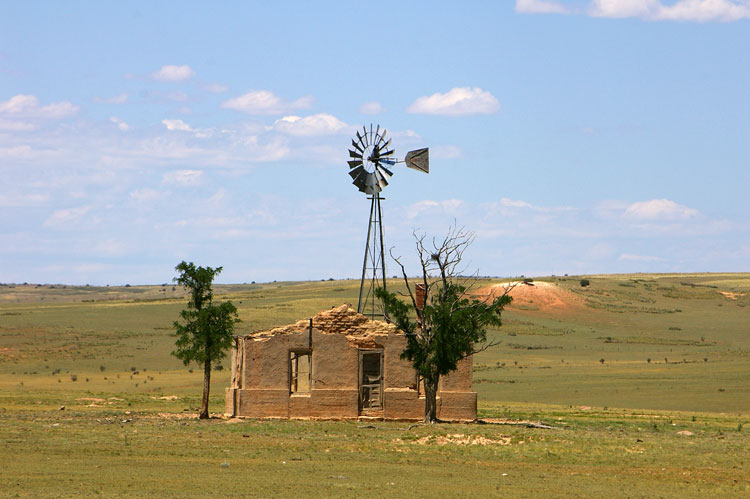 Abandoned adobe in eastern New Mexico