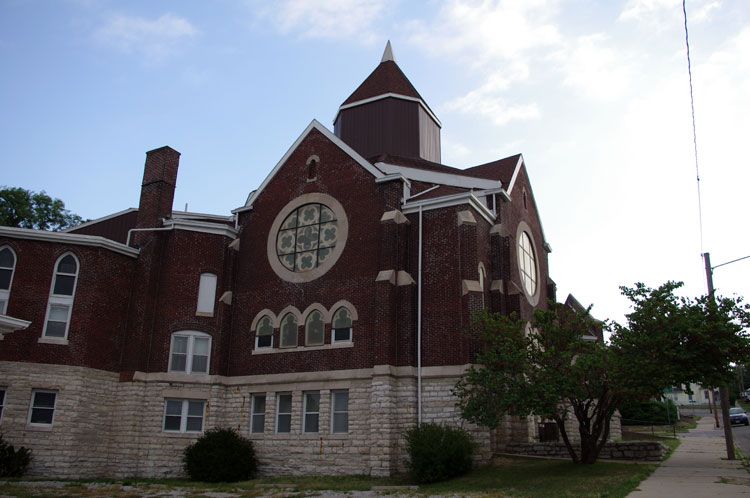 dead Baptist church in Ottumwa