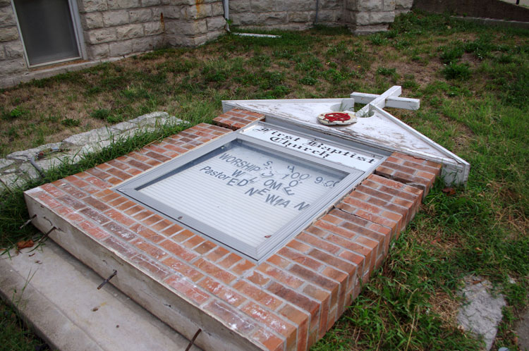 dead Baptist church in Ottumwa